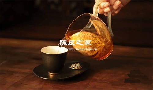 陈皮和石斛冲泡后示意图