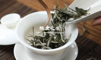 白茶陈皮泡水喝的功效和作用