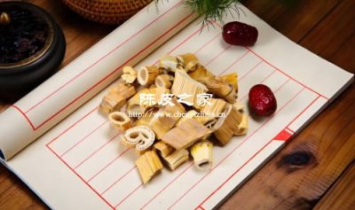 陈皮 + 芦根：夏日祛暑的 “清润 CP”，煮水喝告别口干烦躁